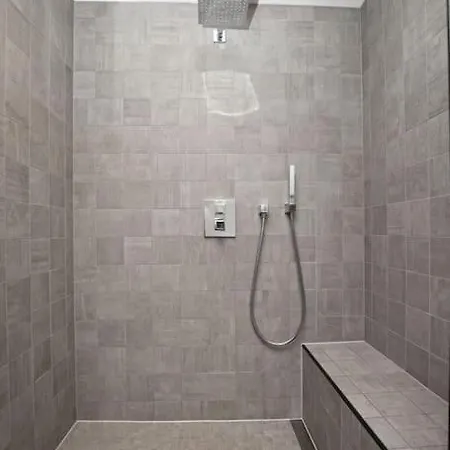Moderne Og Elegant ستافانجر